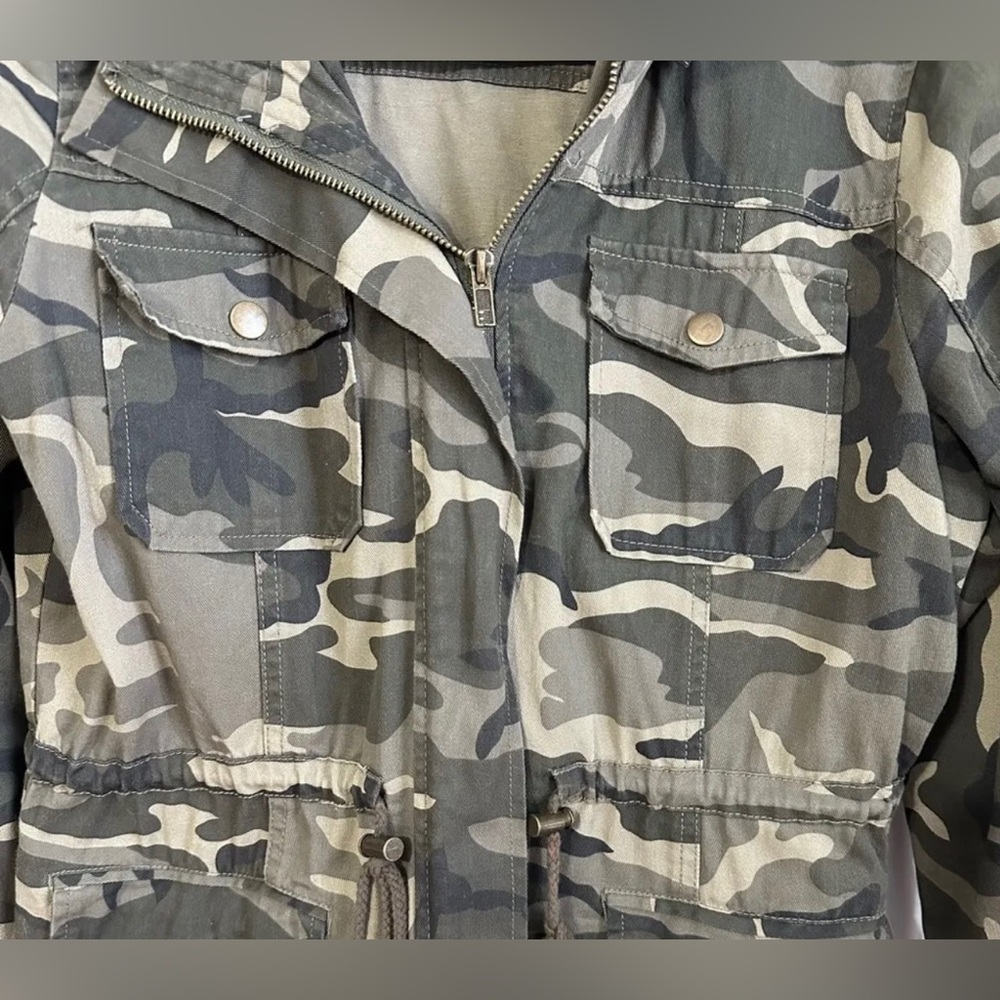Shinestar Camouflage Women’s Zip-up Hoodie